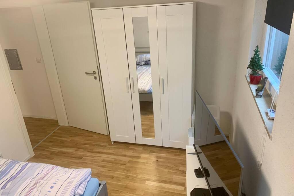 Modern eingerichte Einliegerwohnung mit separater Küche Reutlingen Exterior foto